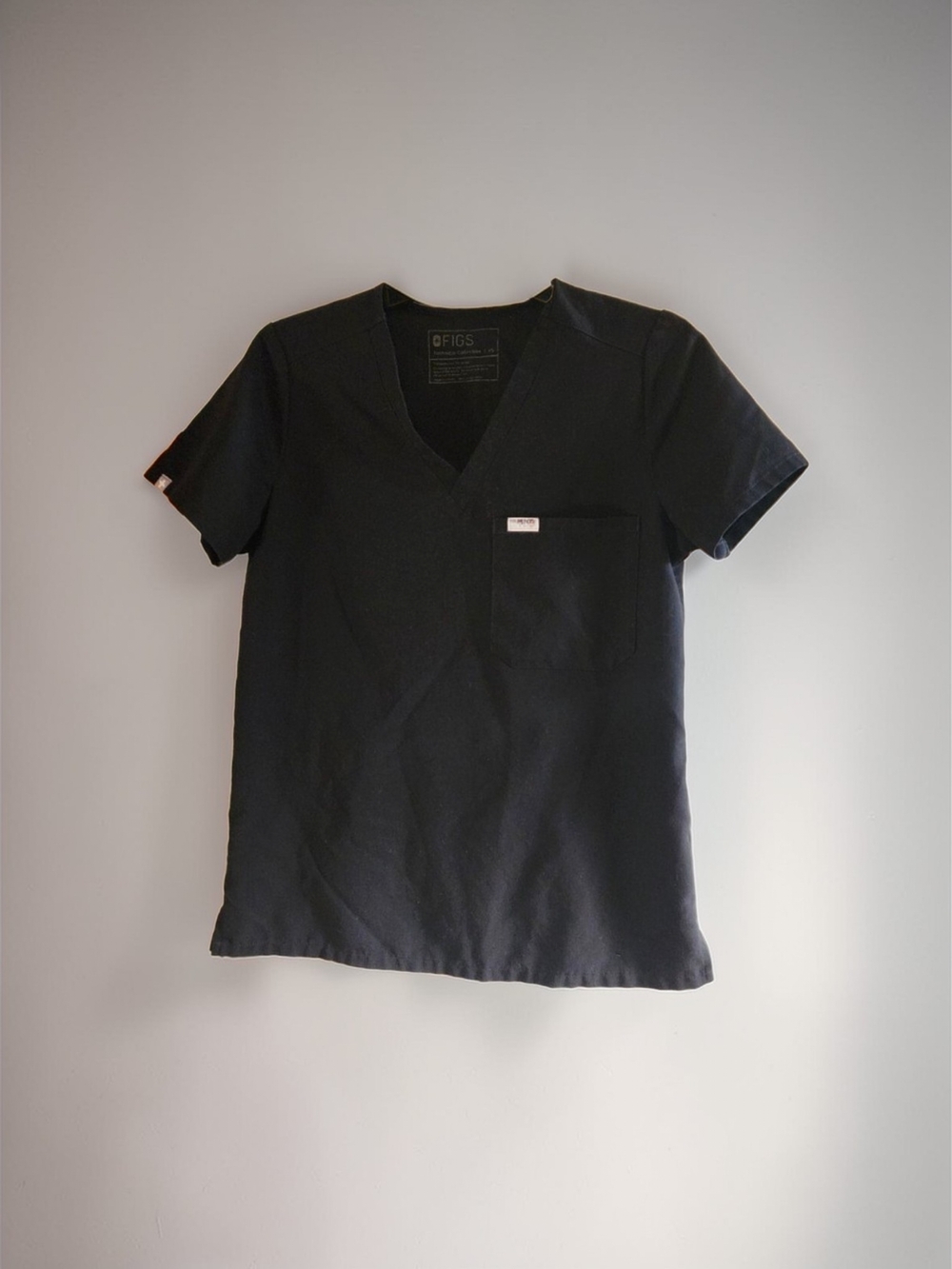 Figs Women's V-Neck Scrub Top - Black
